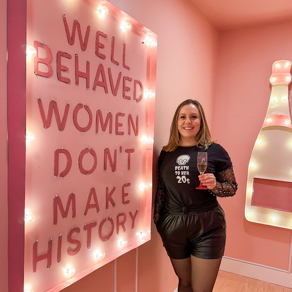 Meet your Posher, Madison - Picture 1 of 1